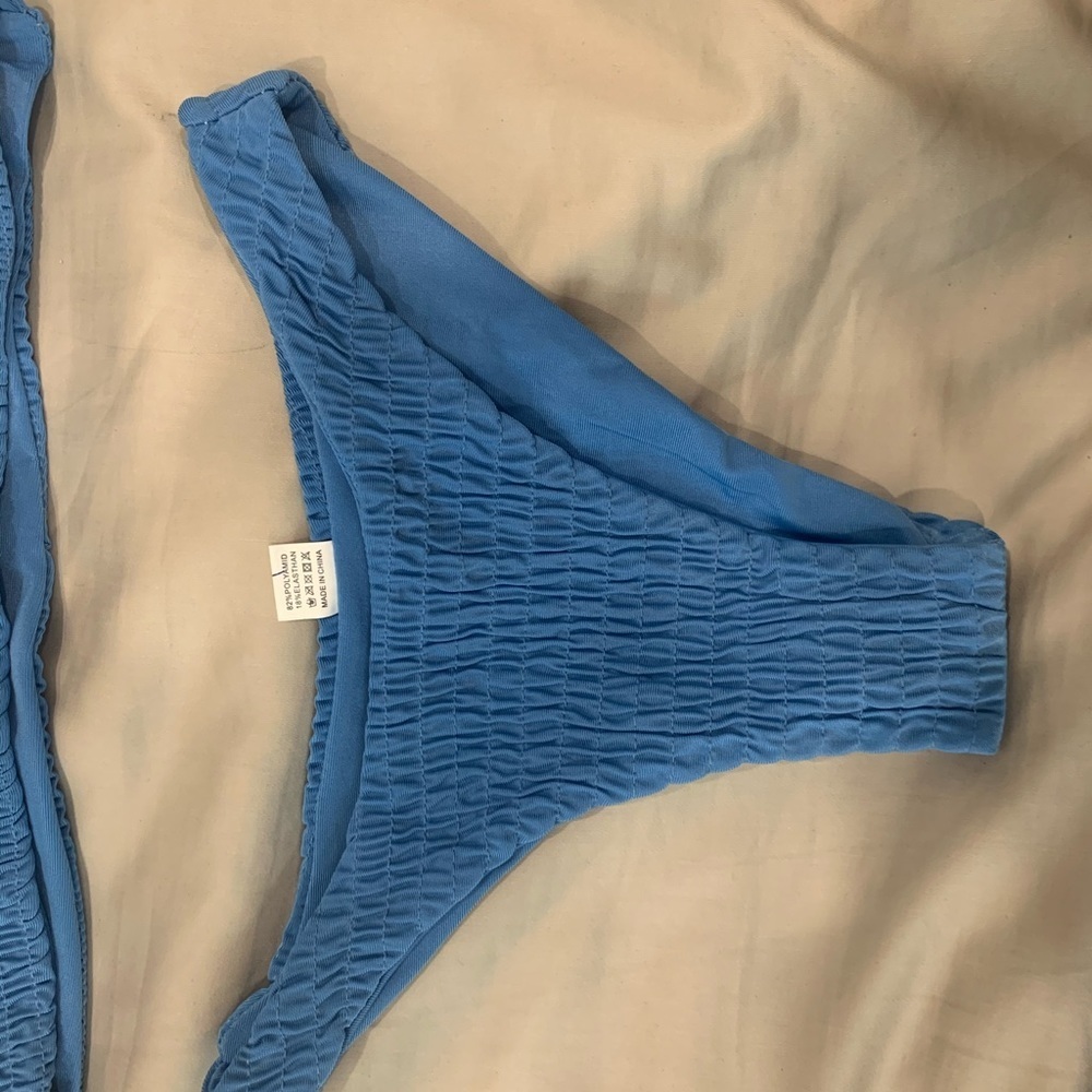 Blue smocked bikini set - Picture 4 of 5